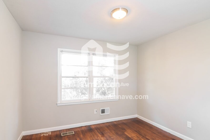 Building Photo - 822 33rd Ave