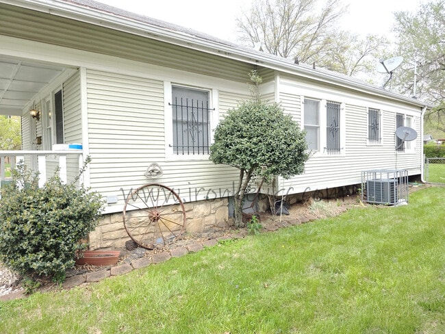 Building Photo - 2100 E 58th St