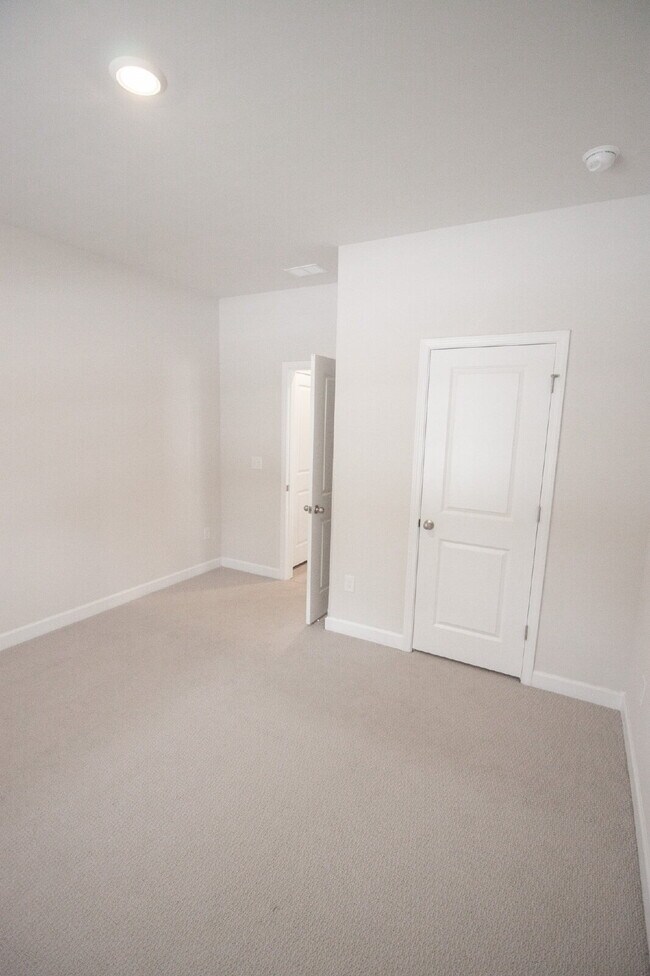 Building Photo - Fully Fenced 5bd SFH in Carolina Forest