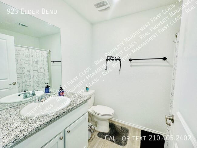 Building Photo - Must see fully furnished 4 BR, 2 BA in Mis...