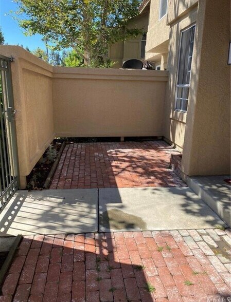 Building Photo - 14 Hillgate Pl