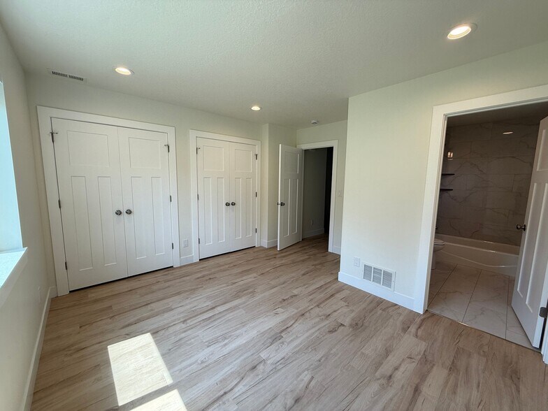 Building Photo - 466 E 300 N