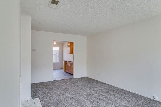 Building Photo - 4418 White Ln