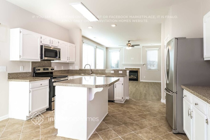 Building Photo - 17311 Commons Crossing Dr