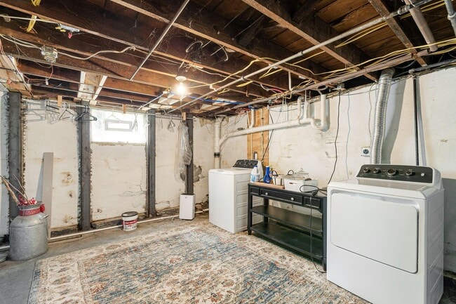 Building Photo - 350 E Jenkins Ave