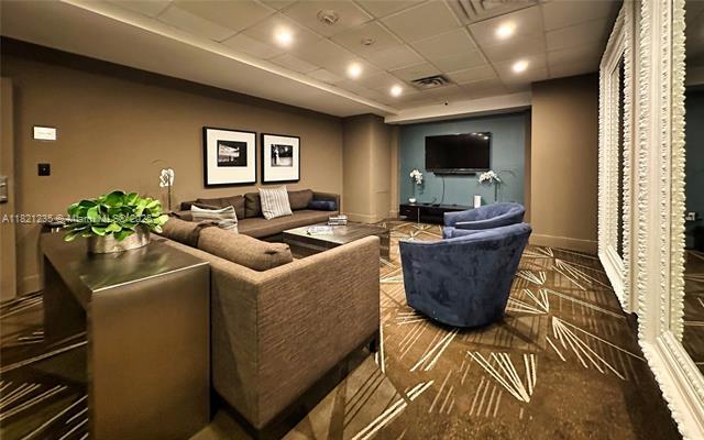 Building Photo - 1300 Brickell Bay Dr