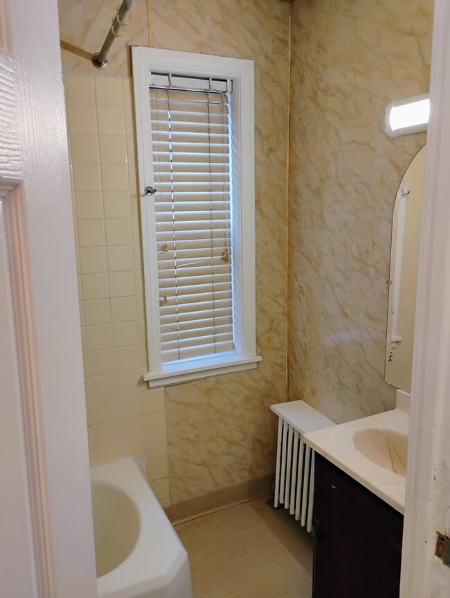 Building Photo - 903 Ridge Rd