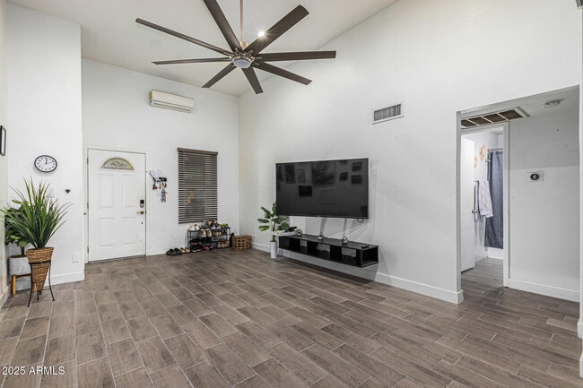 Building Photo - 2934 N 22nd Pl