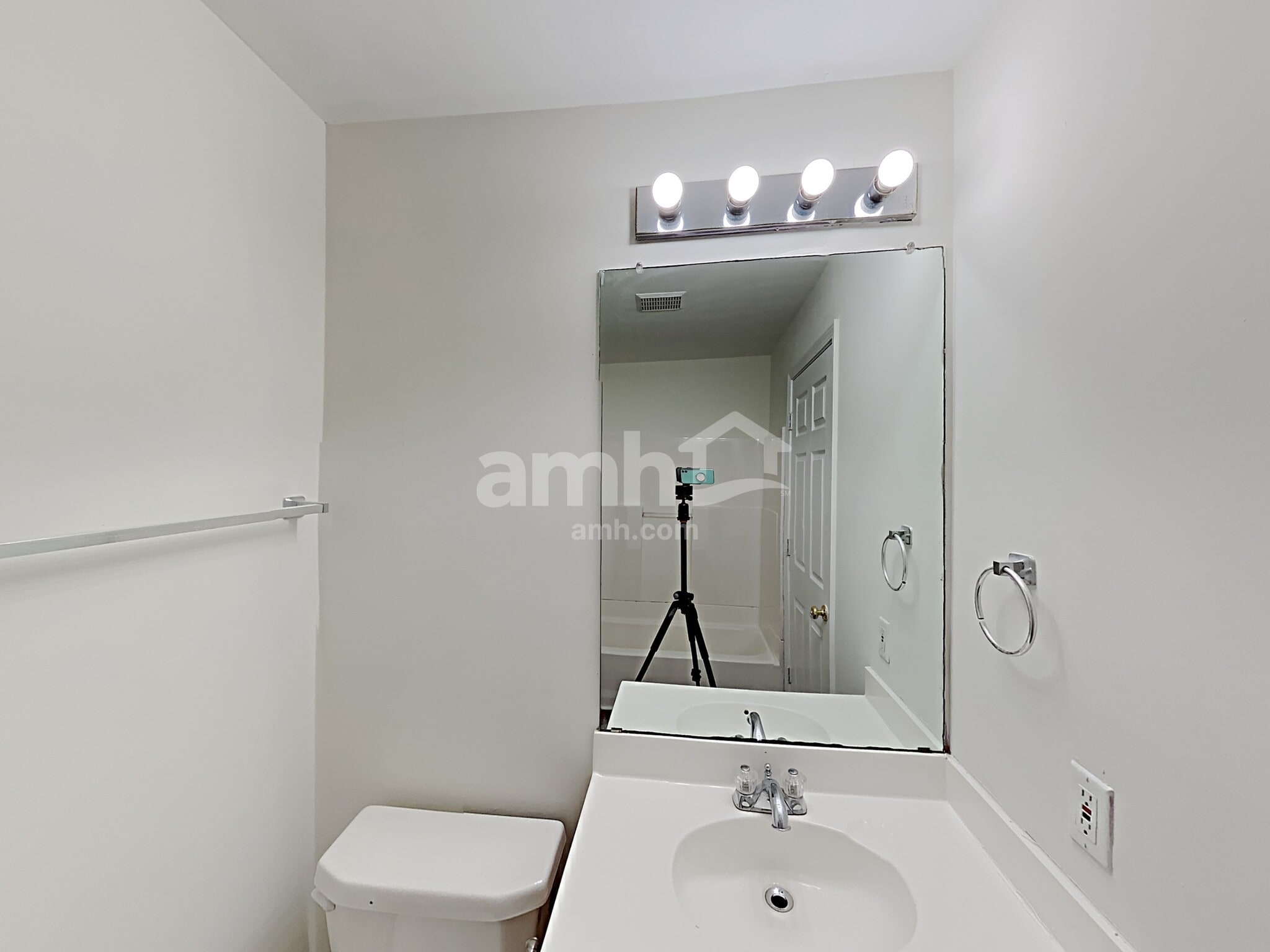 Building Photo - 7142 Big Woods Dr