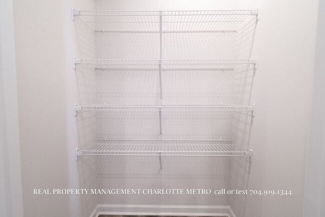 Building Photo - Modern Brand-New Built 3BR Townhome Near Uptown