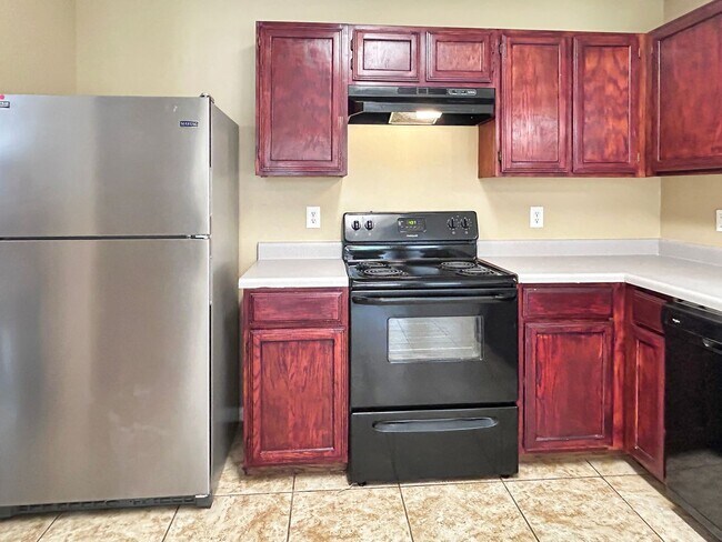 Building Photo - Charming 3-Bedroom Home in Great Northwest with Fireplace & Shaded Backyard