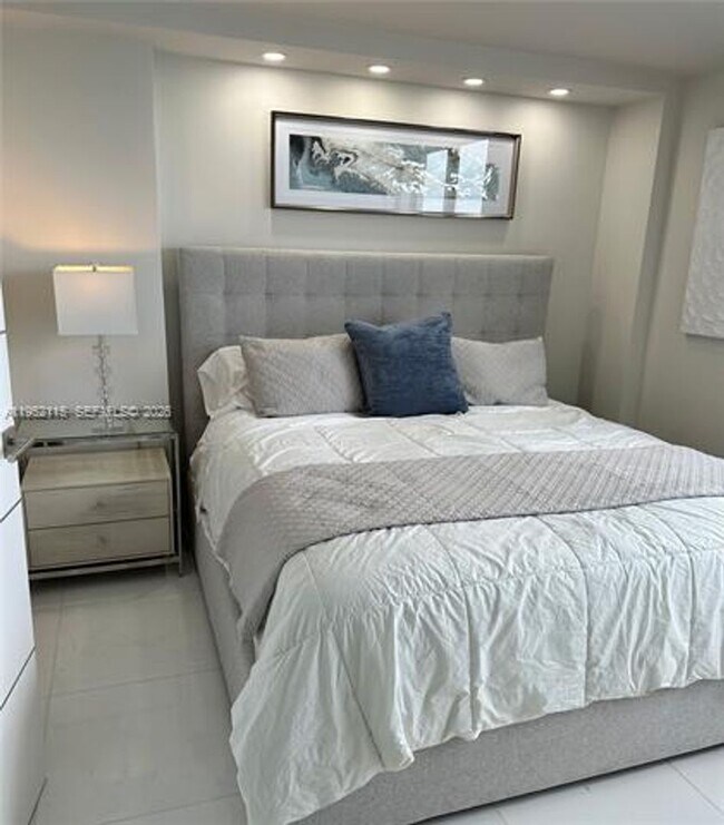 Building Photo - 5701 Collins Ave