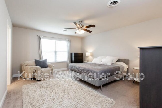 Building Photo - 2724 Ambridge Dr