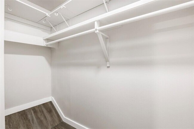 Building Photo - 5330 Balcones Dr