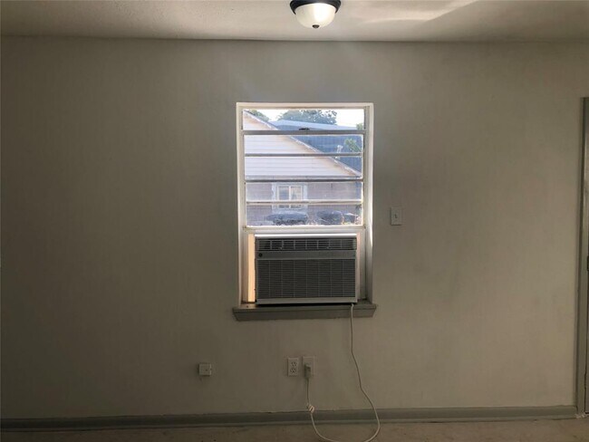 Building Photo - 404 James