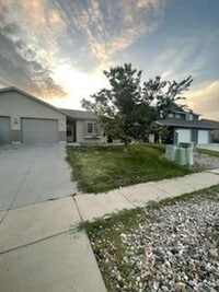 Building Photo - r1327