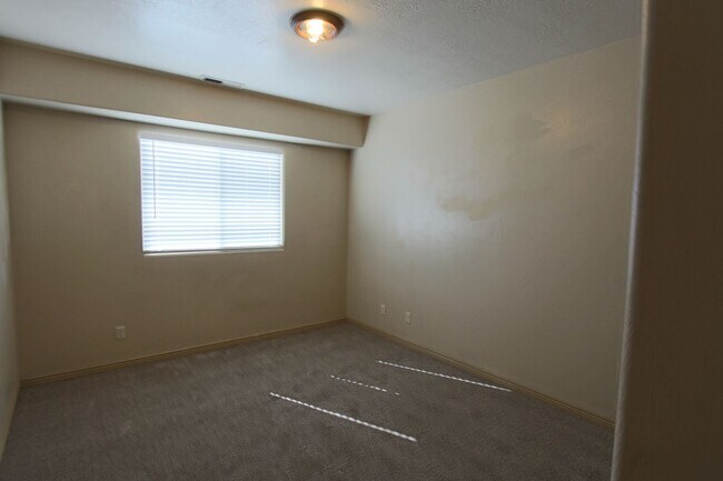 Building Photo - 2761 E 175 N