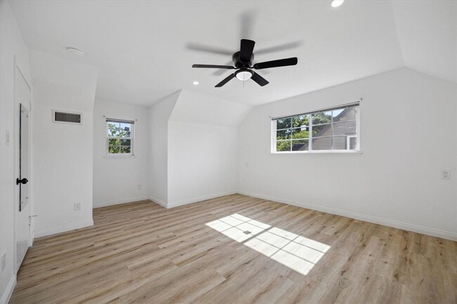 Building Photo - 5731 S Braeswood Blvd