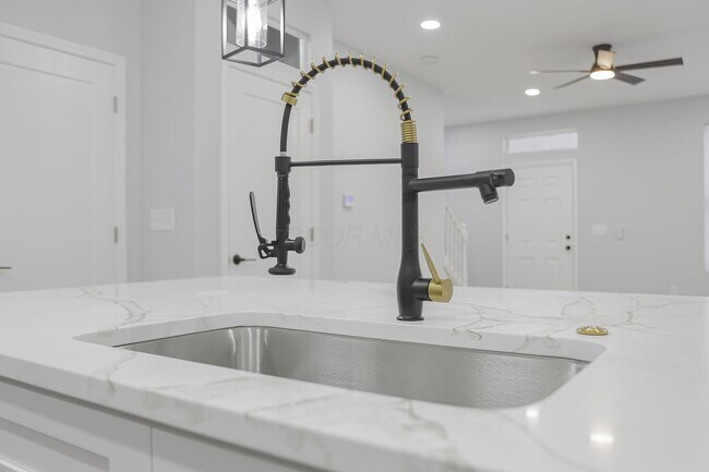 Building Photo - 961 Heyl Ave