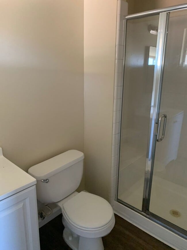 Building Photo - Excellent Value! Spacious Updated South Sa...