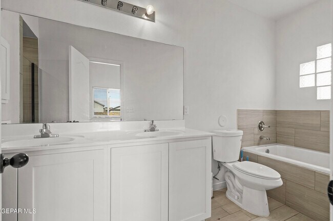 Building Photo - 14761 Mike a Mendoza Ave