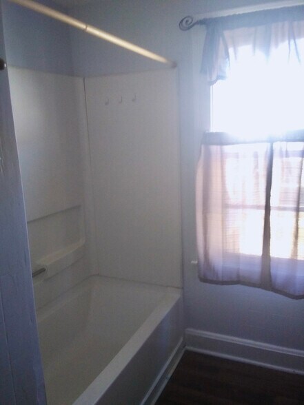 Bathroom - 119 s high st