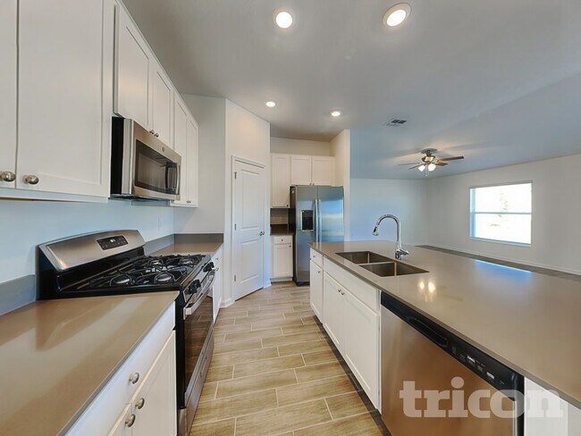 Building Photo - 9496 Revere Ave