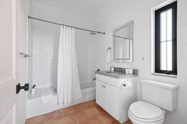 Building Photo - 2701 Bumble Bee Dr