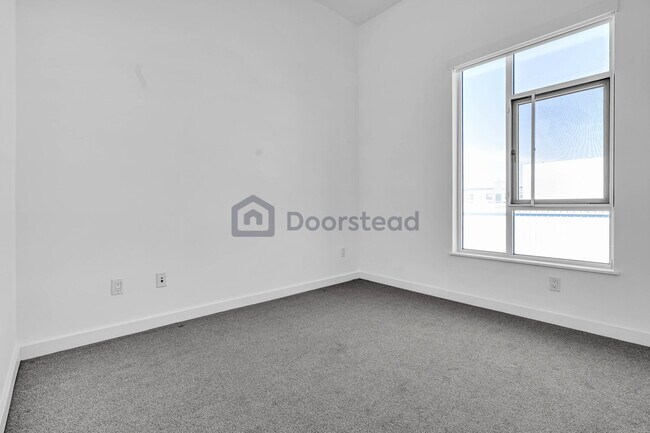 Building Photo - 6 South Ct