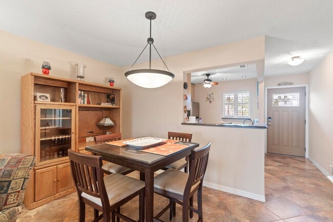 Building Photo - 2615 NE 1st Ct