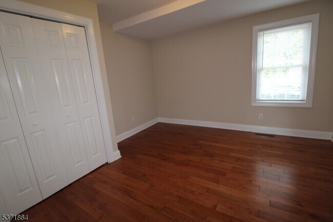 Building Photo - 30 White Meadow Ave