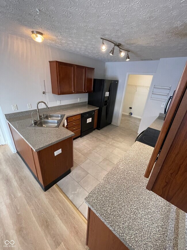 Building Photo - 612 Scotch Pine Dr