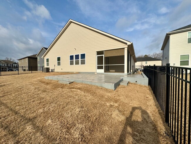 Building Photo - Roomy Ranch in Indian Trail