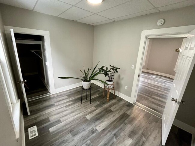 Building Photo - 6 Grove St