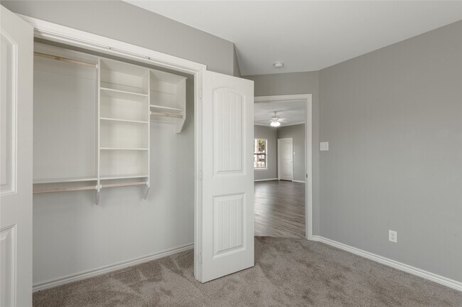 Building Photo - 100 Shorewood Dr