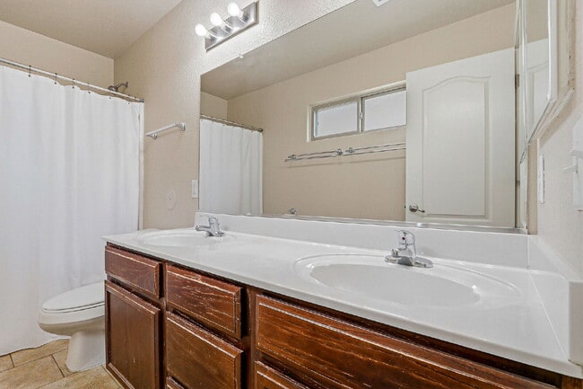 Building Photo - 2-story 3 bed 2.5 bath with loft home in Northeast El Paso