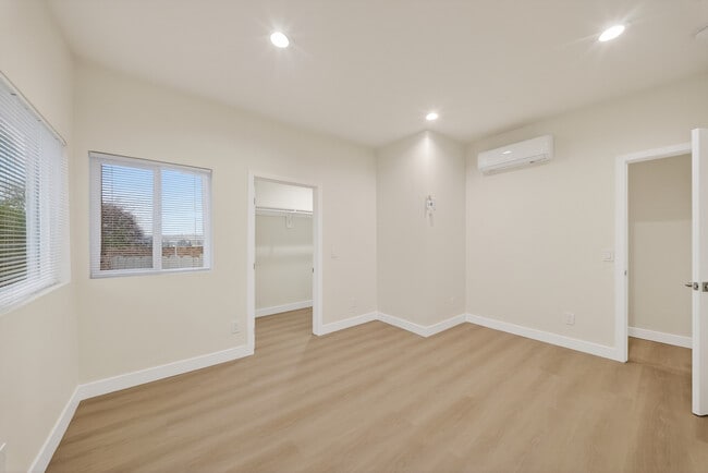 Building Photo - 3441 Drew St