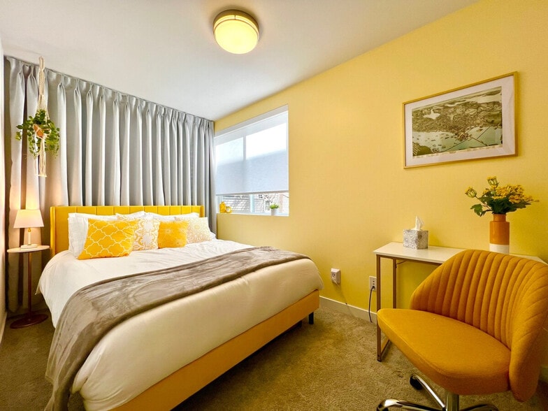 Building Photo - 700 Broadway E