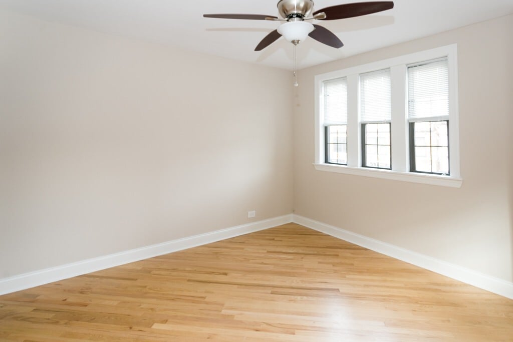 Building Photo - 946 Green Bay Rd