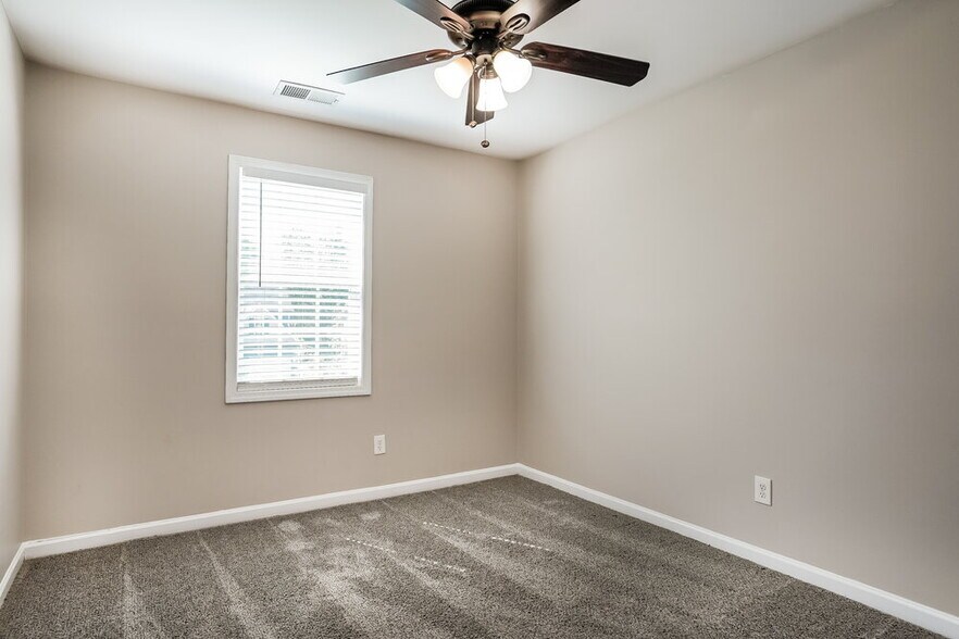 Building Photo - 316 E Webber Ln