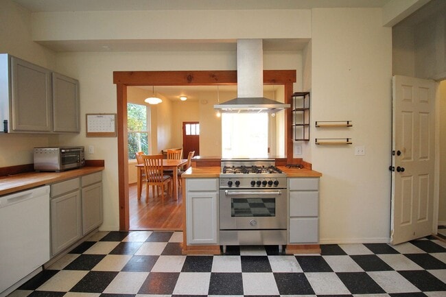 Primary Photo - 3308 N Missouri Ave