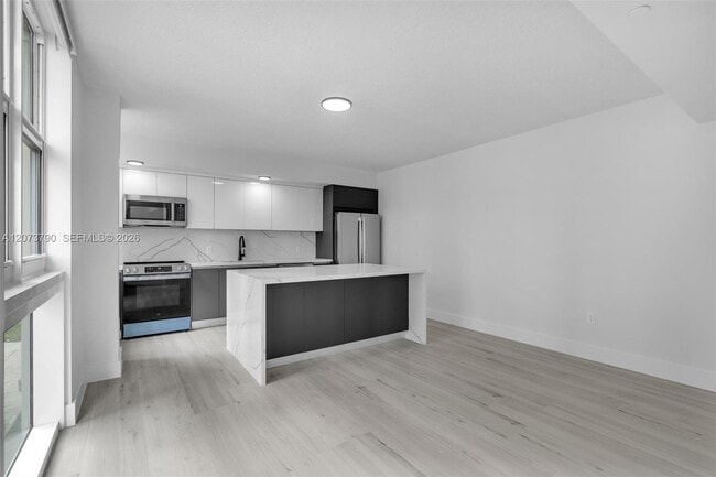 Building Photo - 601 NE 23rd St