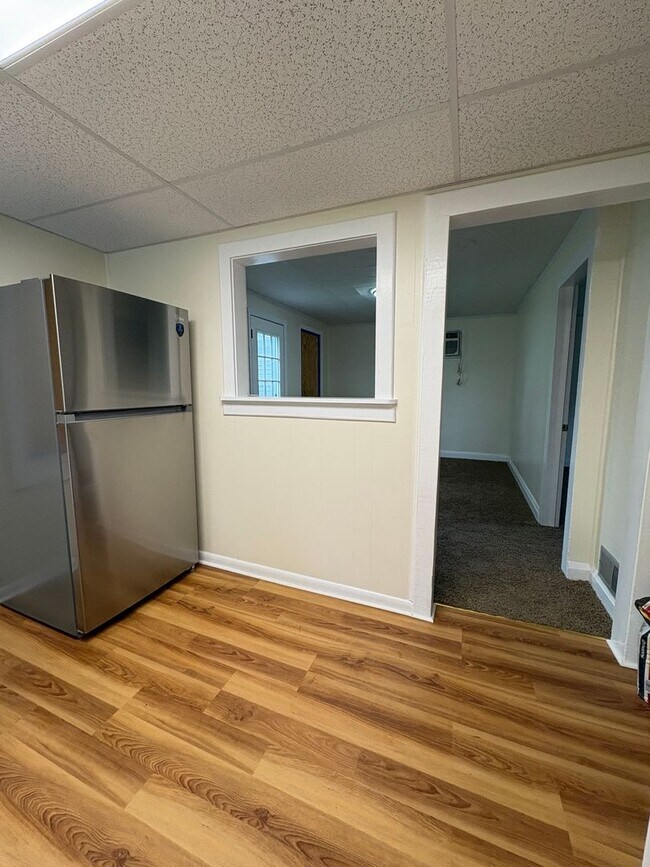 Building Photo - Updated 1-Bedroom Apartment – Move-In Ready!