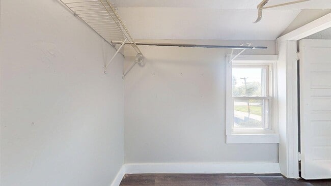 Building Photo - Denison/W.73rd neighborhood - updated 3 be...