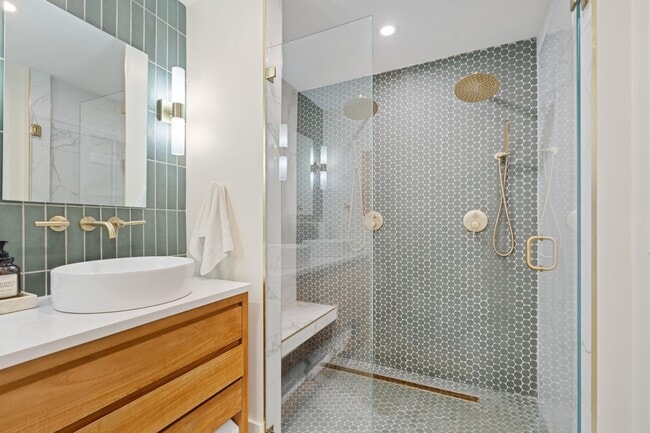 Building Photo - 450 NE 5th Cir