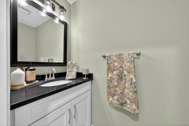 Building Photo - 12 Brook Dr