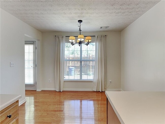 Building Photo - 1401 Gates Cir SE