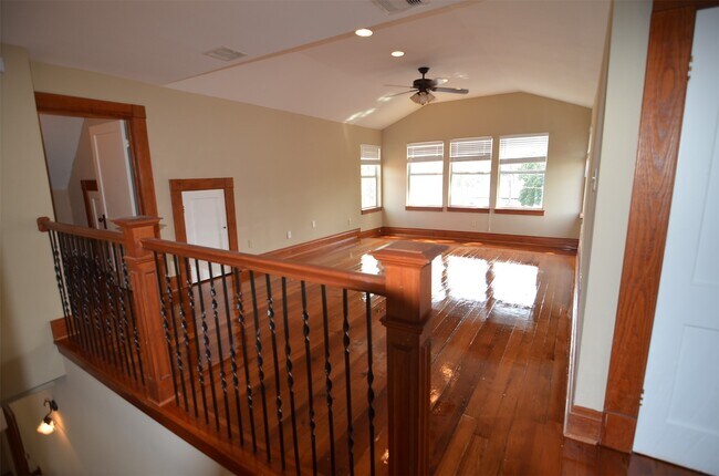 Building Photo - 1615 Houston Ave