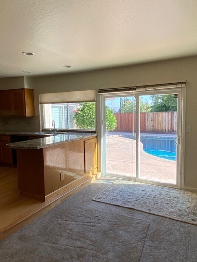 Building Photo - Beautiful Single Story Home Located in Ple...