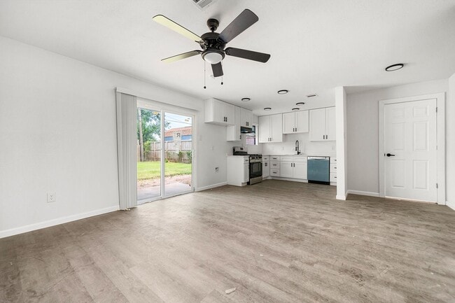 Building Photo - 404 Glenmore Dr